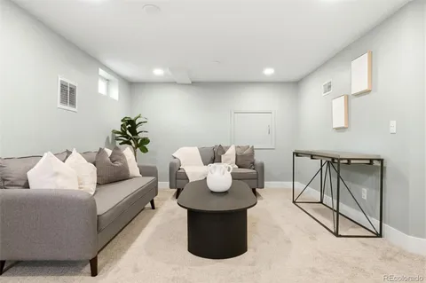 $1,200,000 | 800 Monroe Street, Denver, CO 80206
