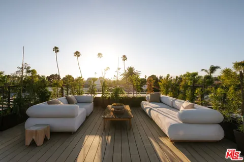$4,495,000 | 923 Milwood Avenue, Venice, CA 90291