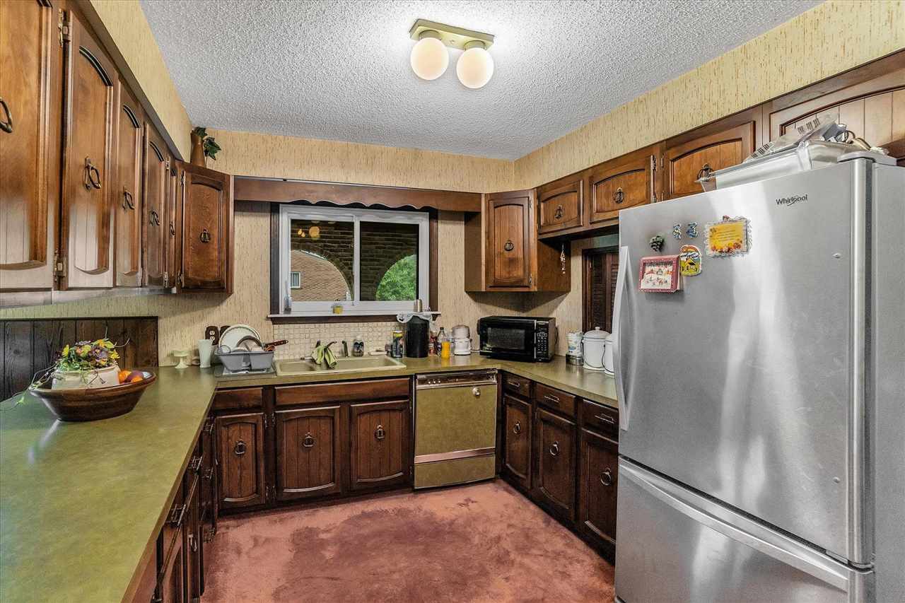 3242 Shannon Road Burton, MI 48529 - Photo 11 of 38 50076100-10.JPG