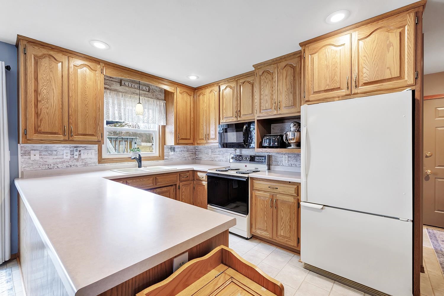 2277 Redpepper Trail Suamico, WI 54313 - Photo 8 of 45