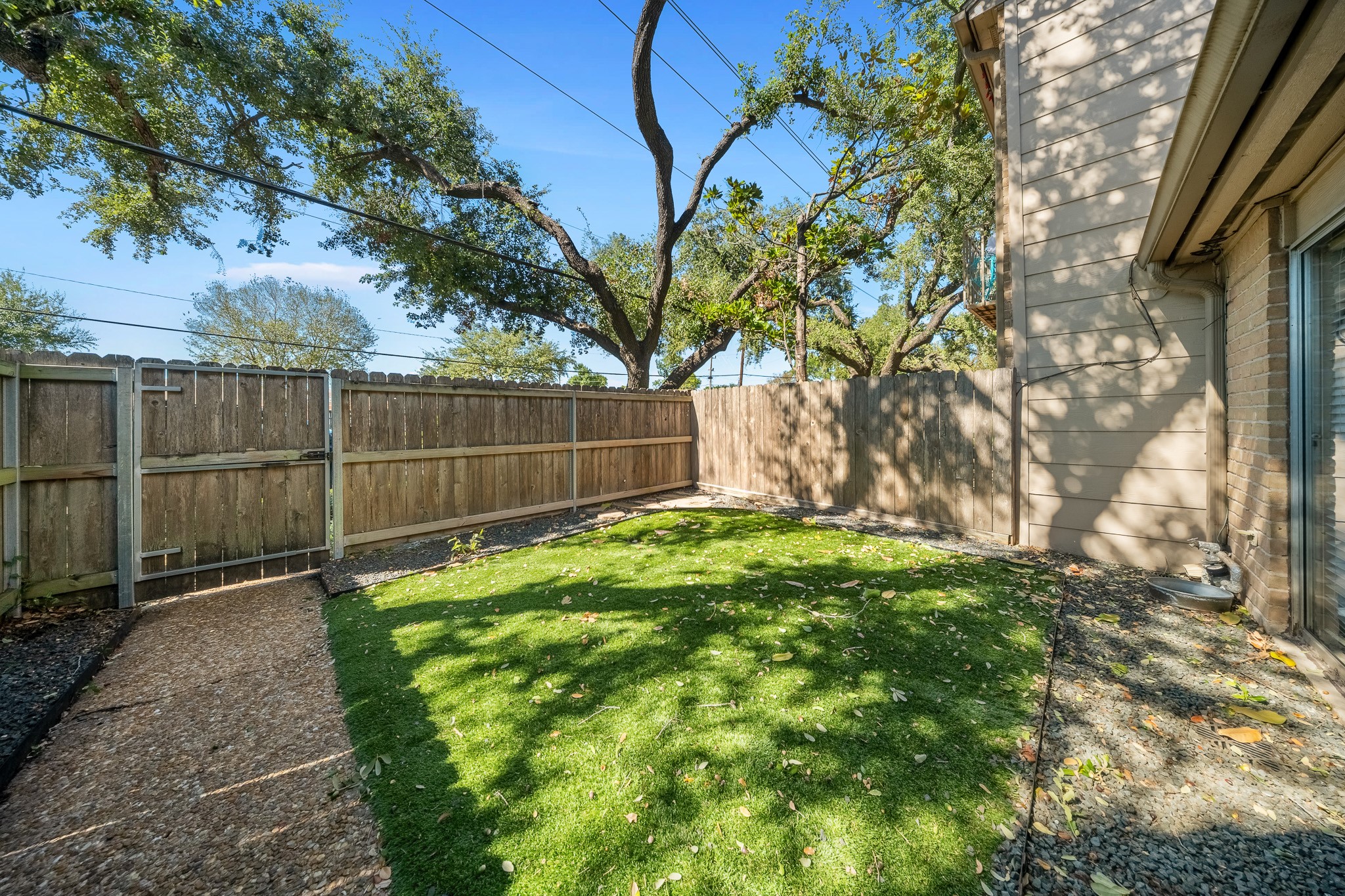 5814 Langfield Road, Unit 5814 Houston, TX 77092 - Photo 4 of 35 a backyard of a house with lots of green space