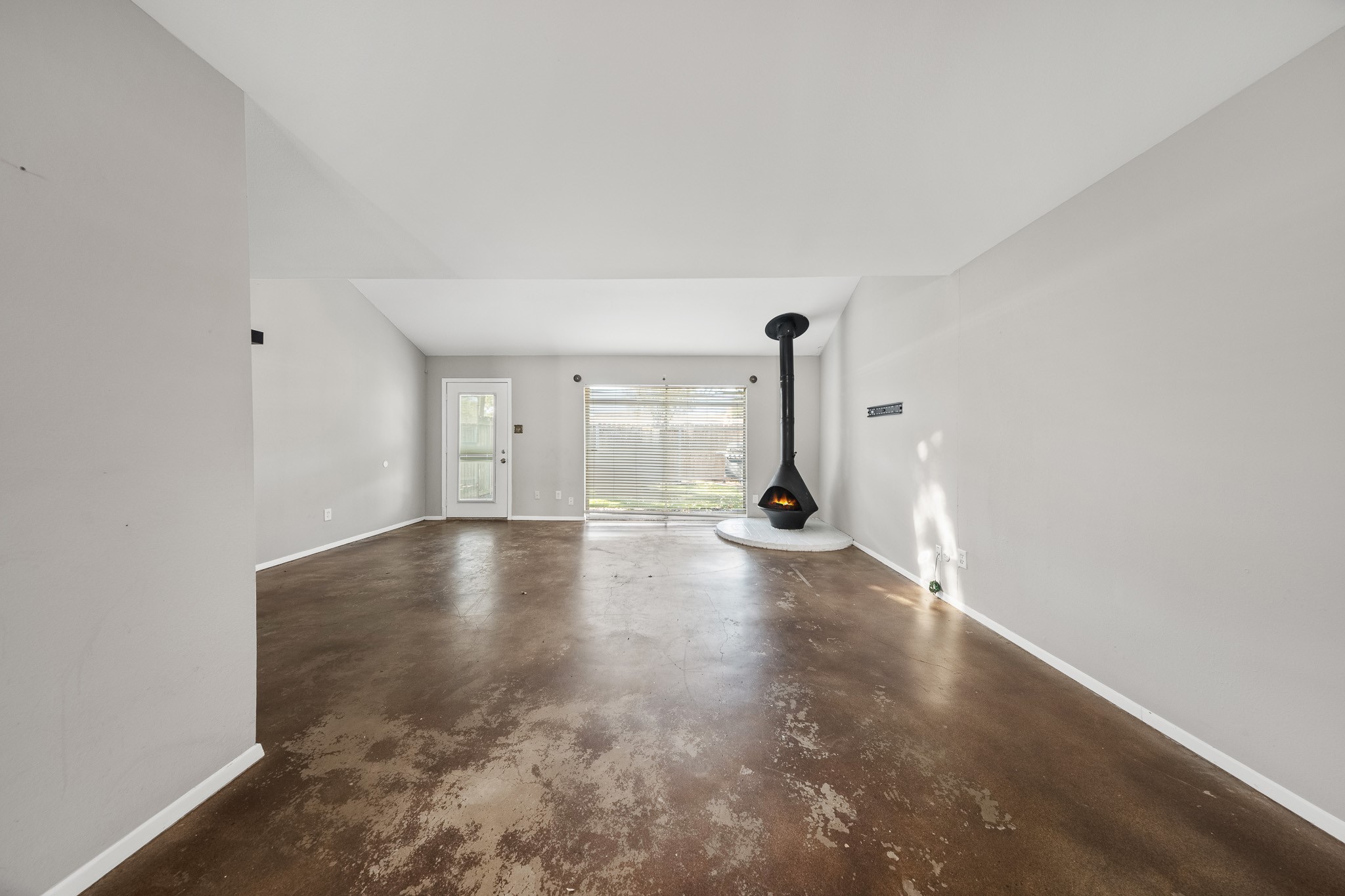 5814 Langfield Road, Unit 5814 Houston, TX 77092 - Photo 6 of 35 a view of empty room with wooden floor