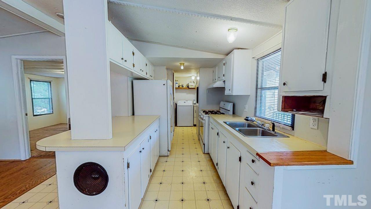 172 Country Club Road Roxboro, NC 27574 - Photo 4 of 29