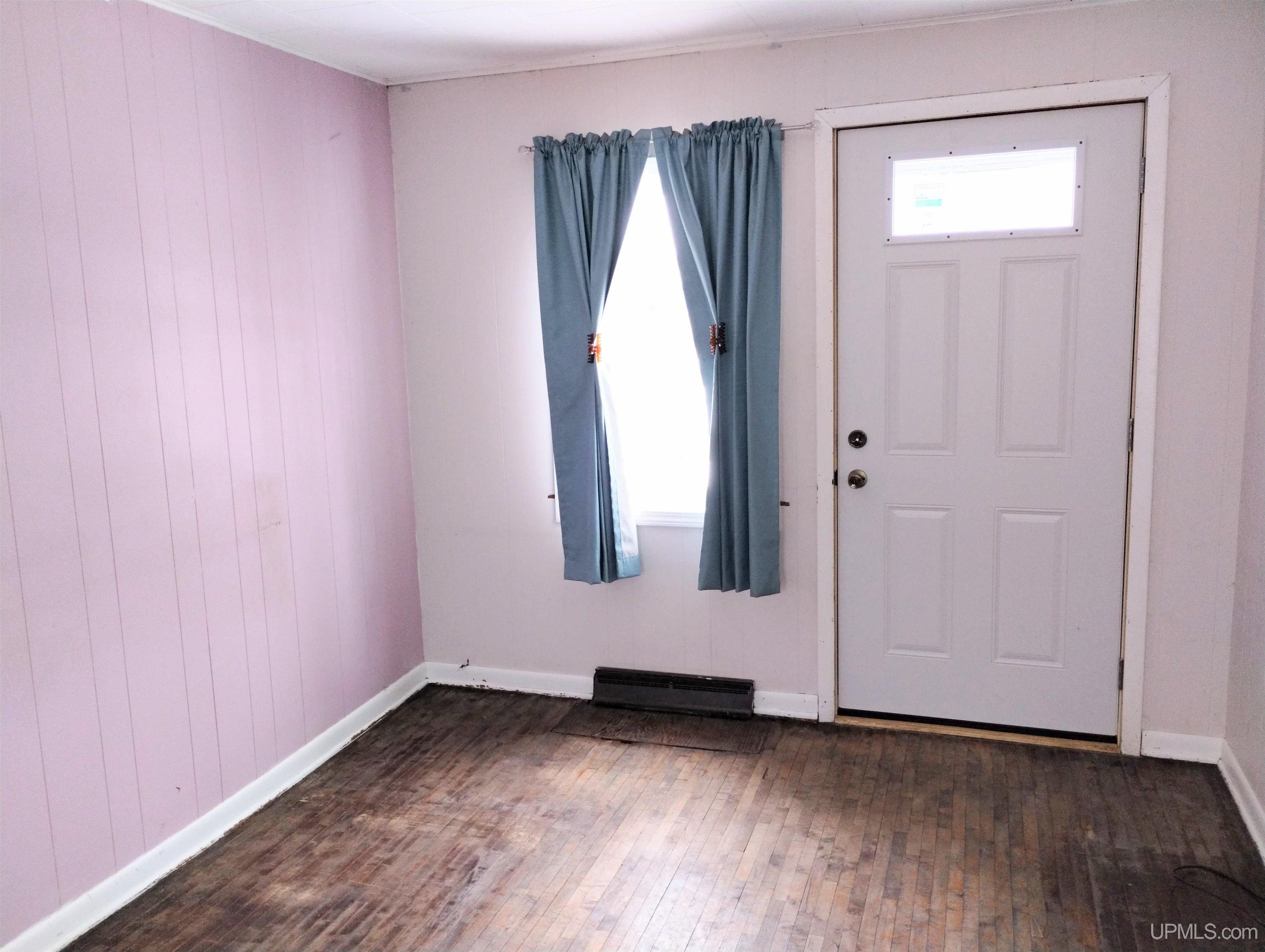 203.5 South Lincoln Road Escanaba, MI 49829 - Photo 7 of 21 Gallery Image 7