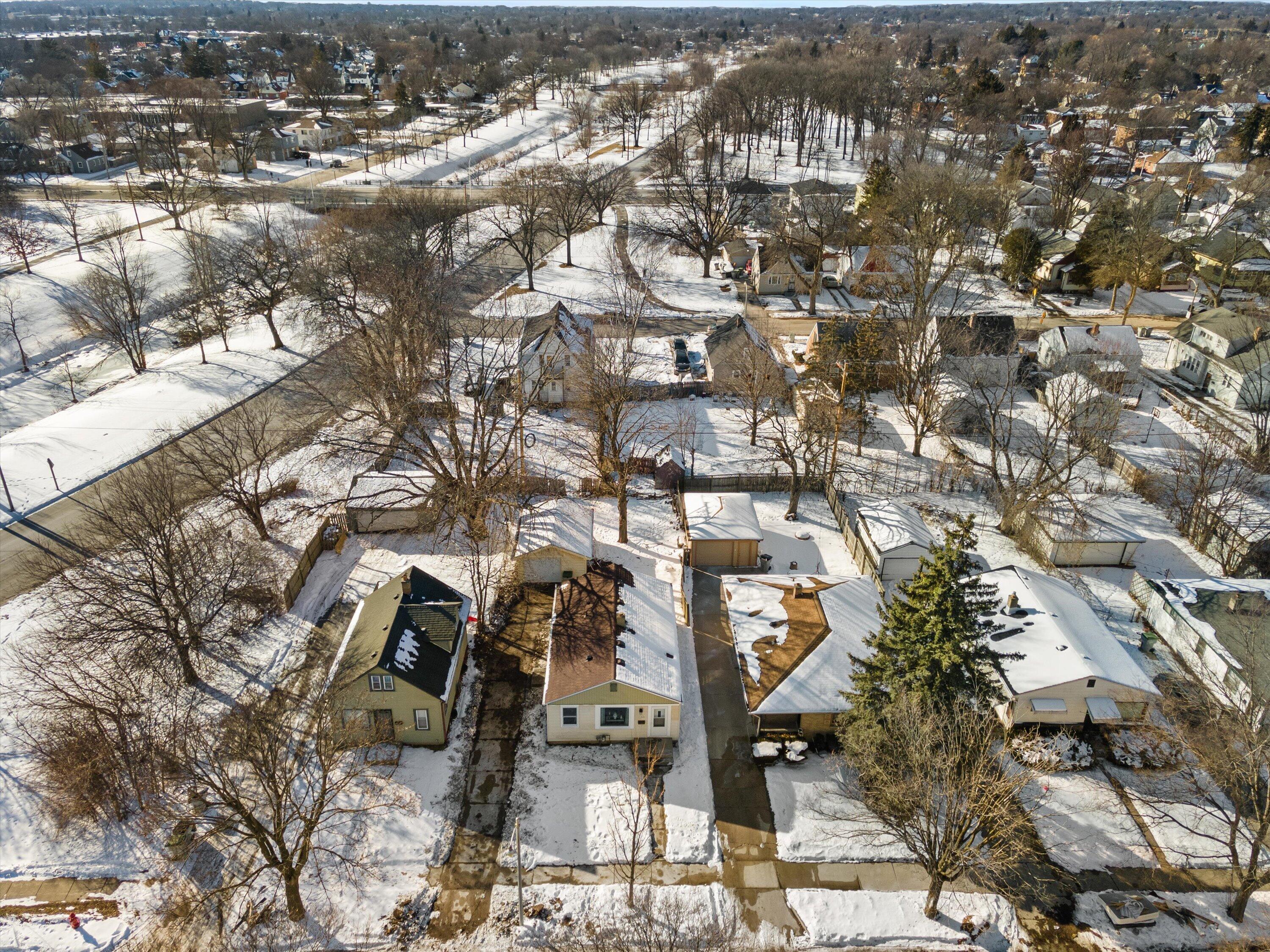4547 North 49th Street Milwaukee, WI 53218 - Photo 28 of 30 03-DJI_0157