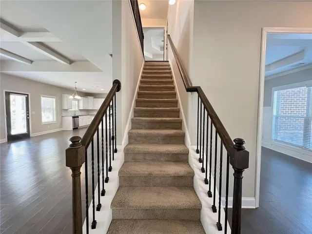 a view of empty room with window