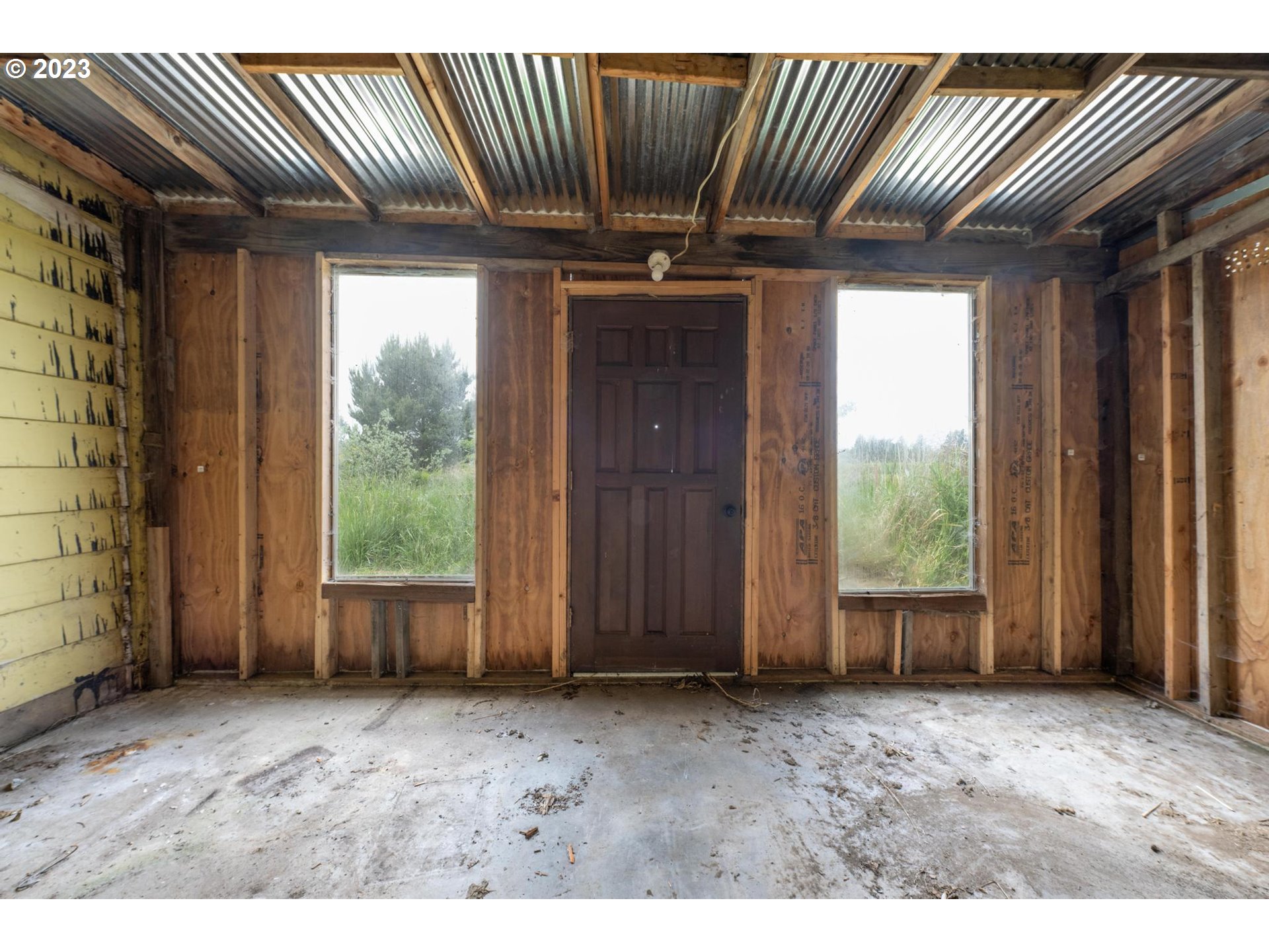 92182 Front Road Astoria, OR 97103 - Photo 17 of 21 a view of outdoor space and balcony