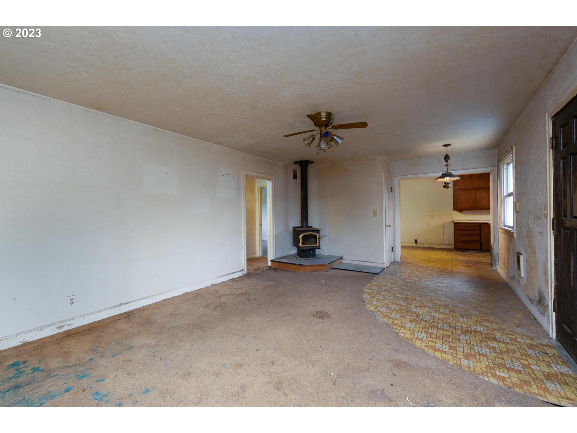 92182 Front Road Astoria, OR 97103 - Photo 5 of 21 a view of empty room