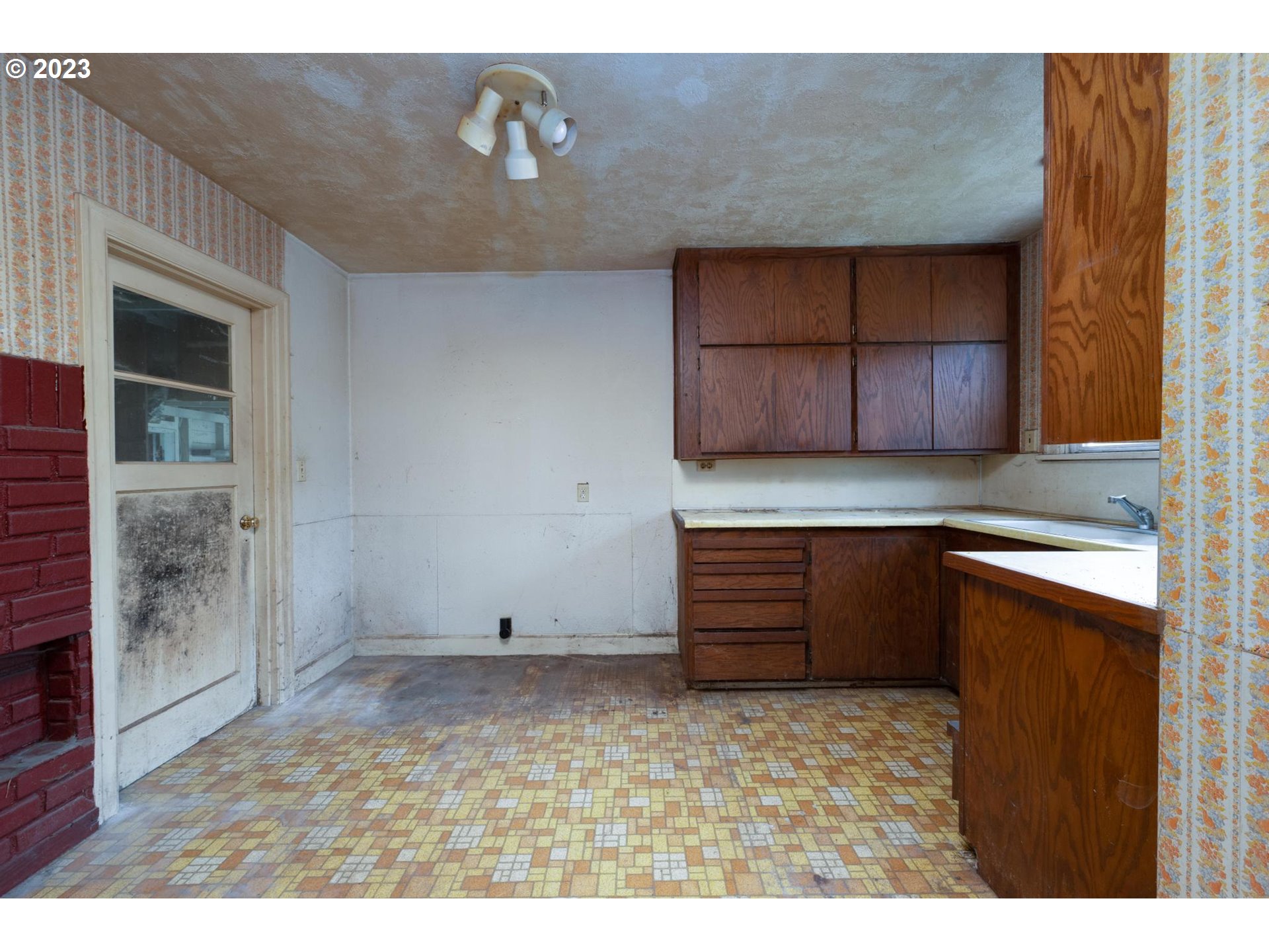 92182 Front Road Astoria, OR 97103 - Photo 6 of 21 a kitchen with granite countertop a stove and cabinets
