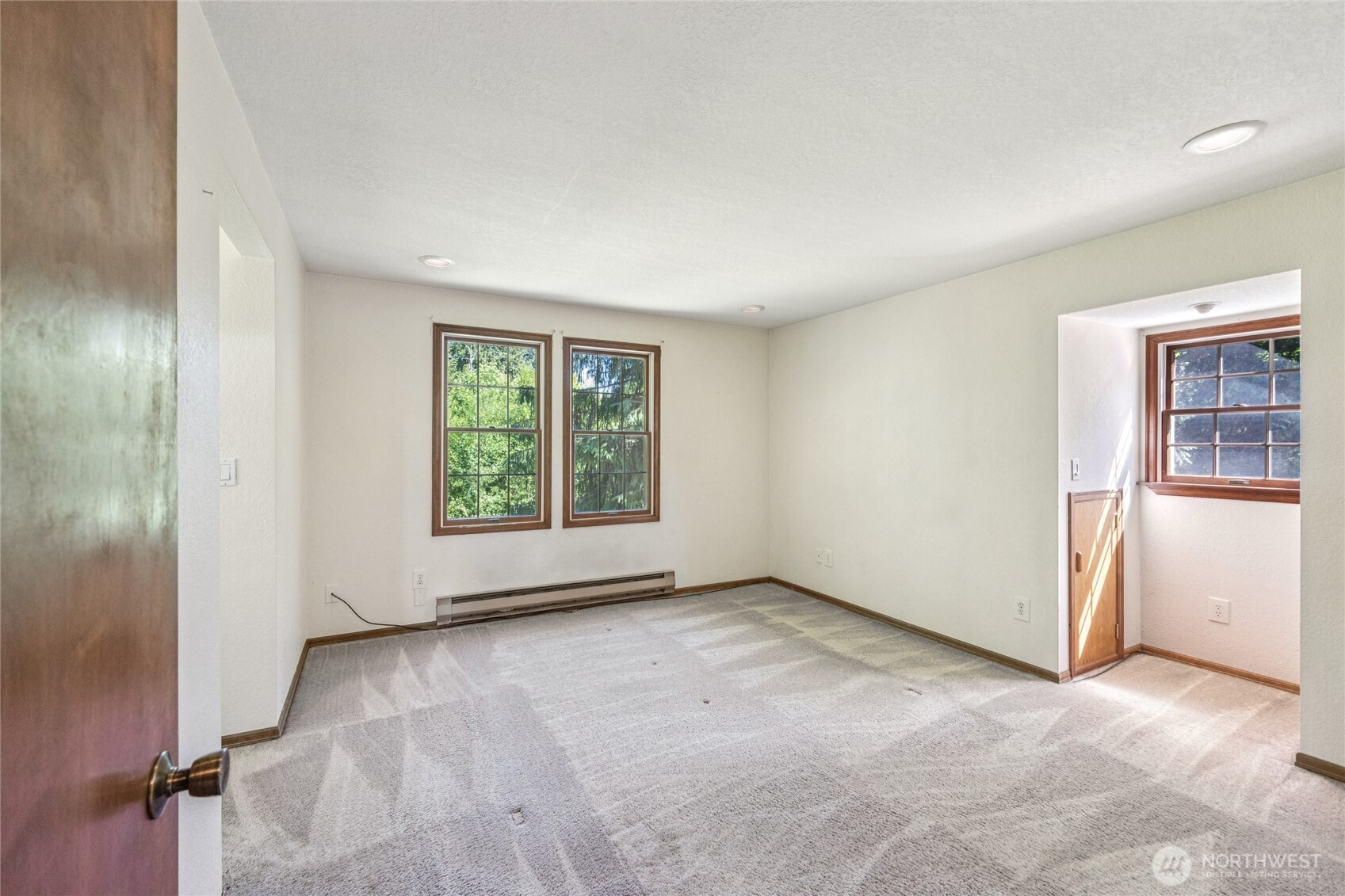 2216 Newberg Road Snohomish, WA 98290 - Photo 18 of 32 an empty room with windows