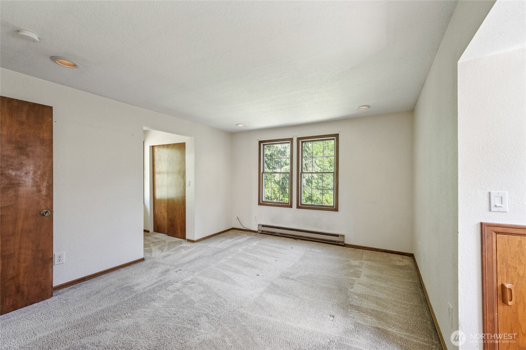 2216 Newberg Road Snohomish, WA 98290 - Photo 21 of 32 an empty room with windows