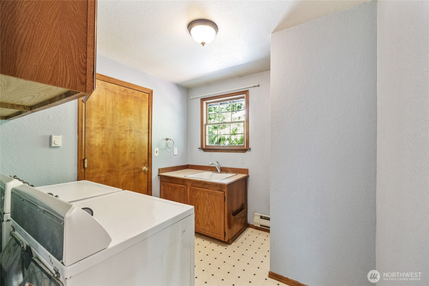 2216 Newberg Road Snohomish, WA 98290 - Photo 22 of 32 a utility room with dryer and washer