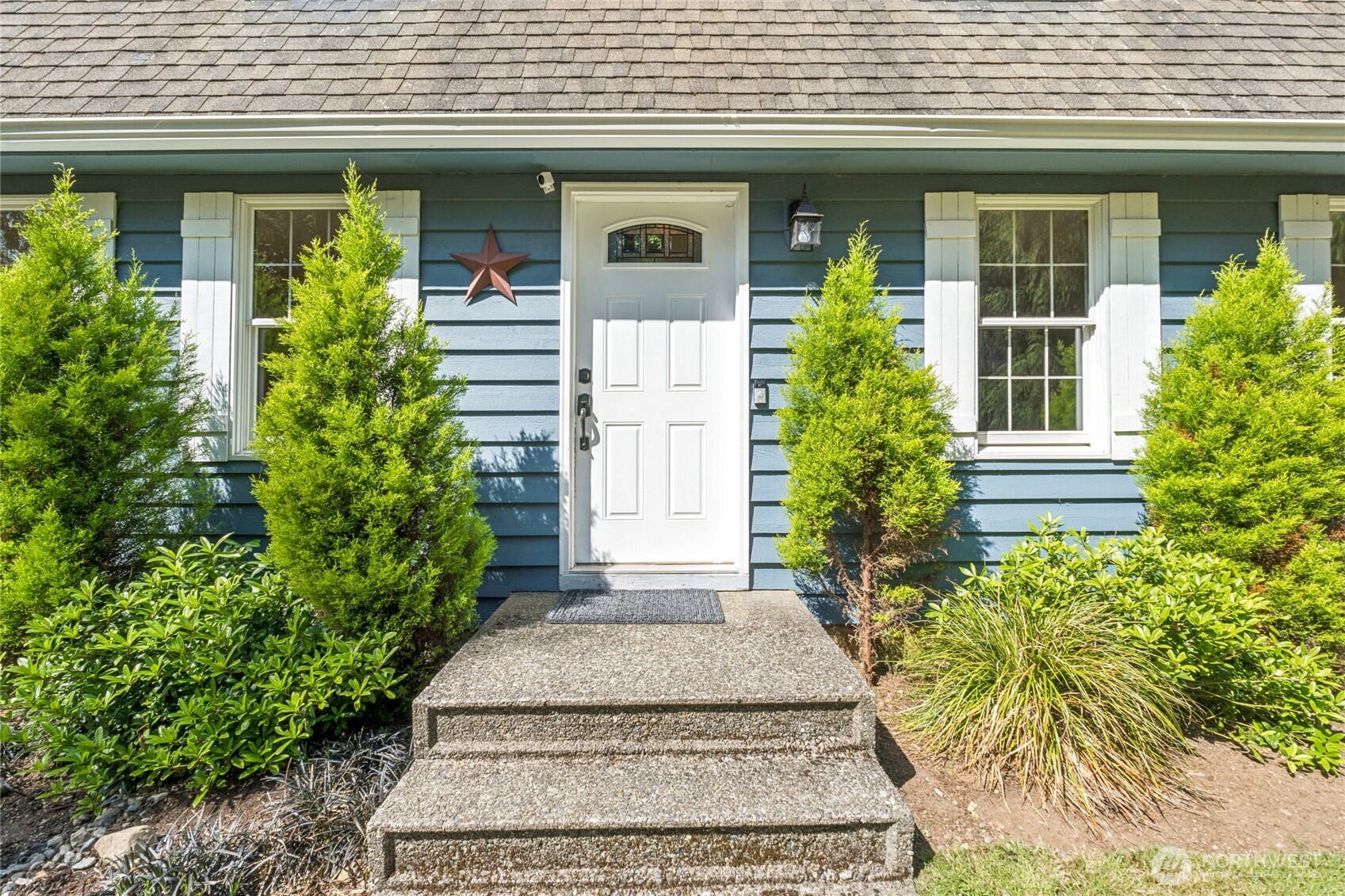 2216 Newberg Road Snohomish, WA 98290 - Photo 4 of 32 a front view of a house with plants