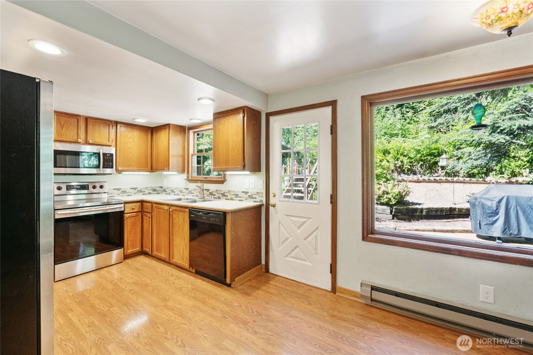 2216 Newberg Road Snohomish, WA 98290 - Photo 10 of 32 a kitchen with stainless steel appliances granite countertop a stove a sink and a refrigerator