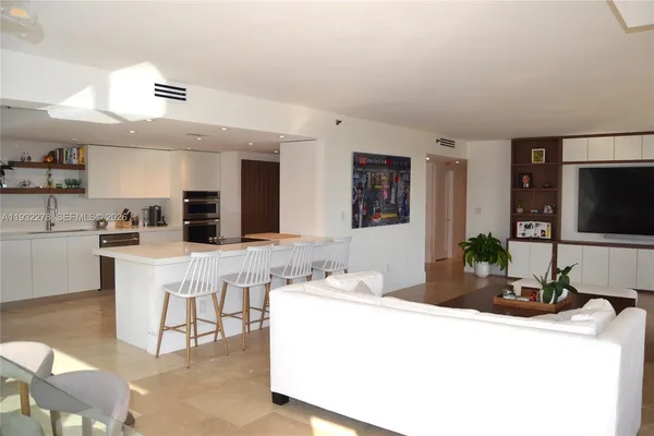 $4,700 | 11113 Biscayne Boulevard, Unit 351, Miami, FL 33181