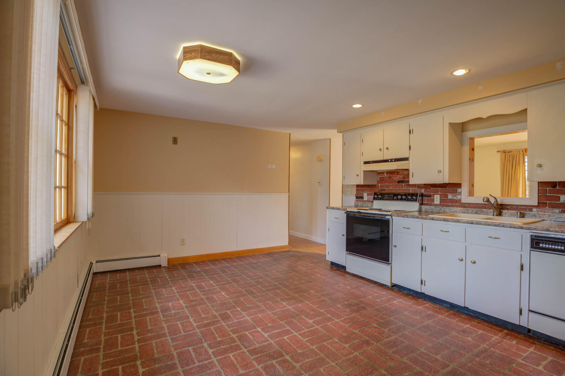8 Ridgewood Circle Kennebunk, ME 04043 - Photo 11 of 42 pic-23