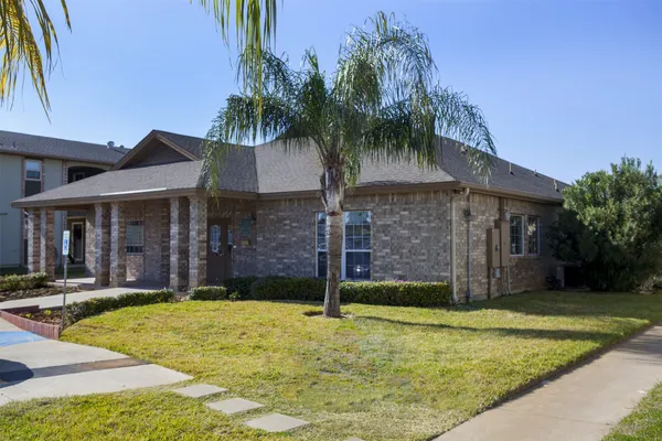 a view of a house with backyard and sitting area