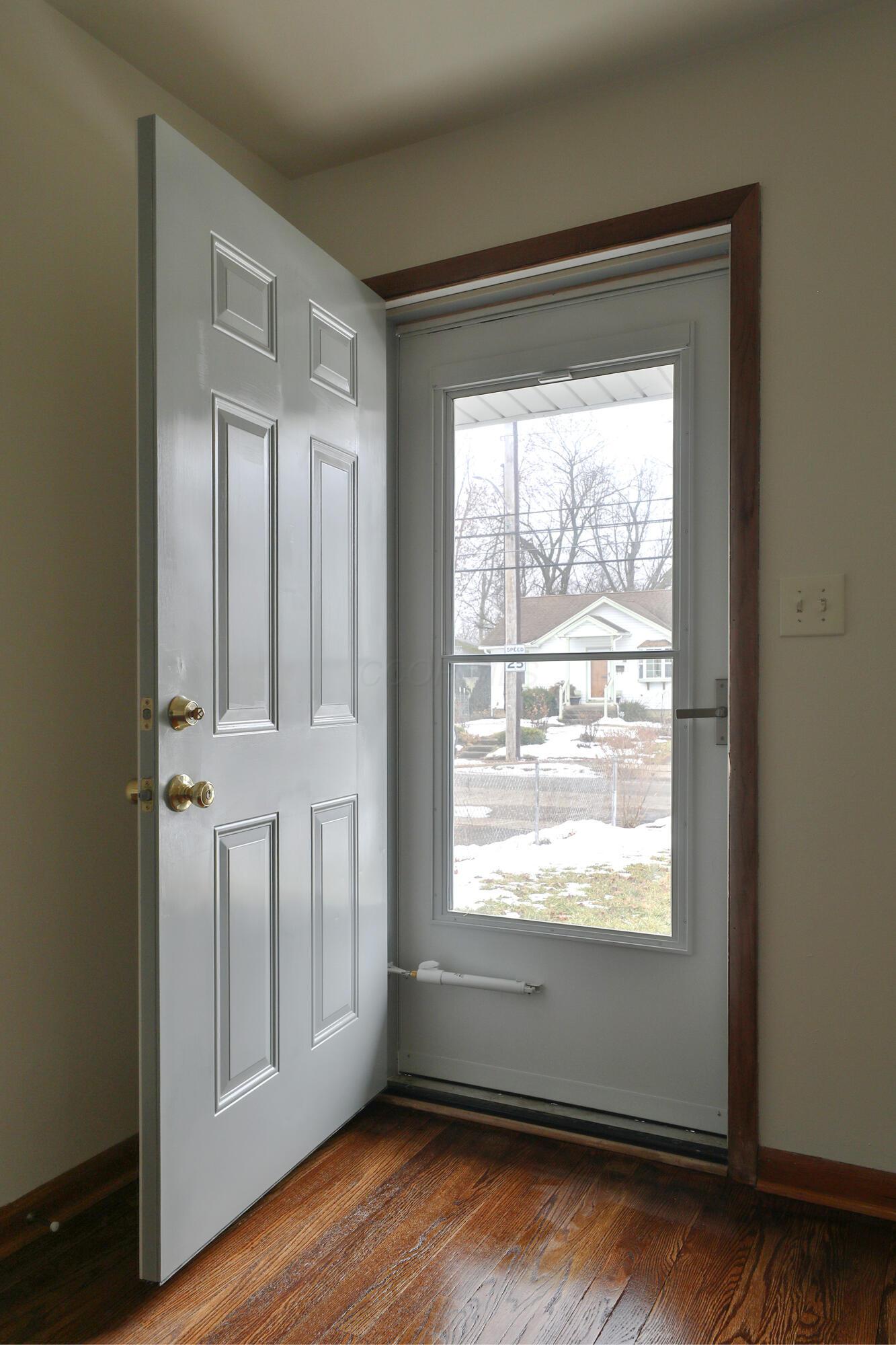 1046 Northridge Road Columbus, OH 43224 - Photo 4 of 36 1046-Northridge-04