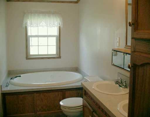 1781 Millbrook Road Grove City, PA 16127 - Photo 6 of 7 Master Bath/Spa.