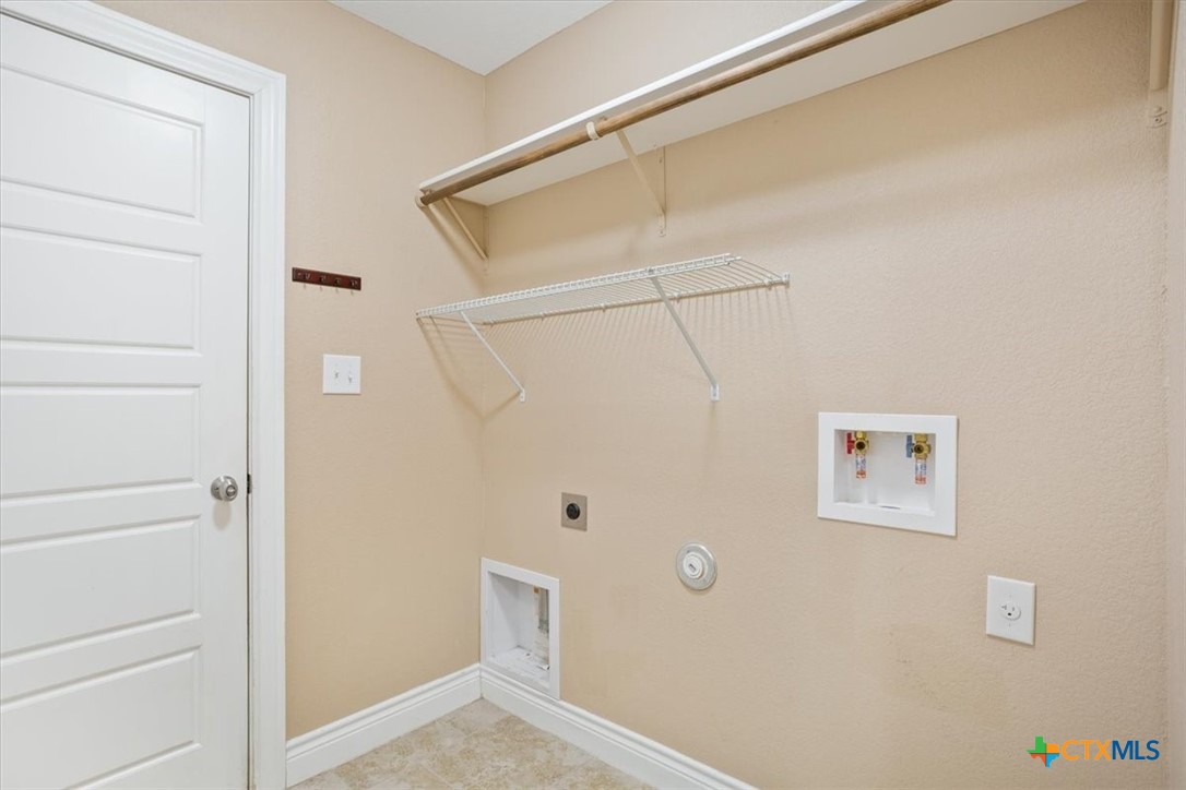 198 Sheridan Loop Belton, TX 76513 - Photo 28 of 31 a view of a hallway