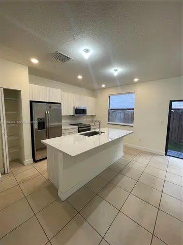 $3,200 | 10443 Northwest 82nd Street, Unit 4, Doral, FL 33178