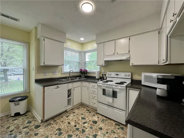 $274,900 | 3718 Pine Knoll Drive, Raleigh, NC 27604