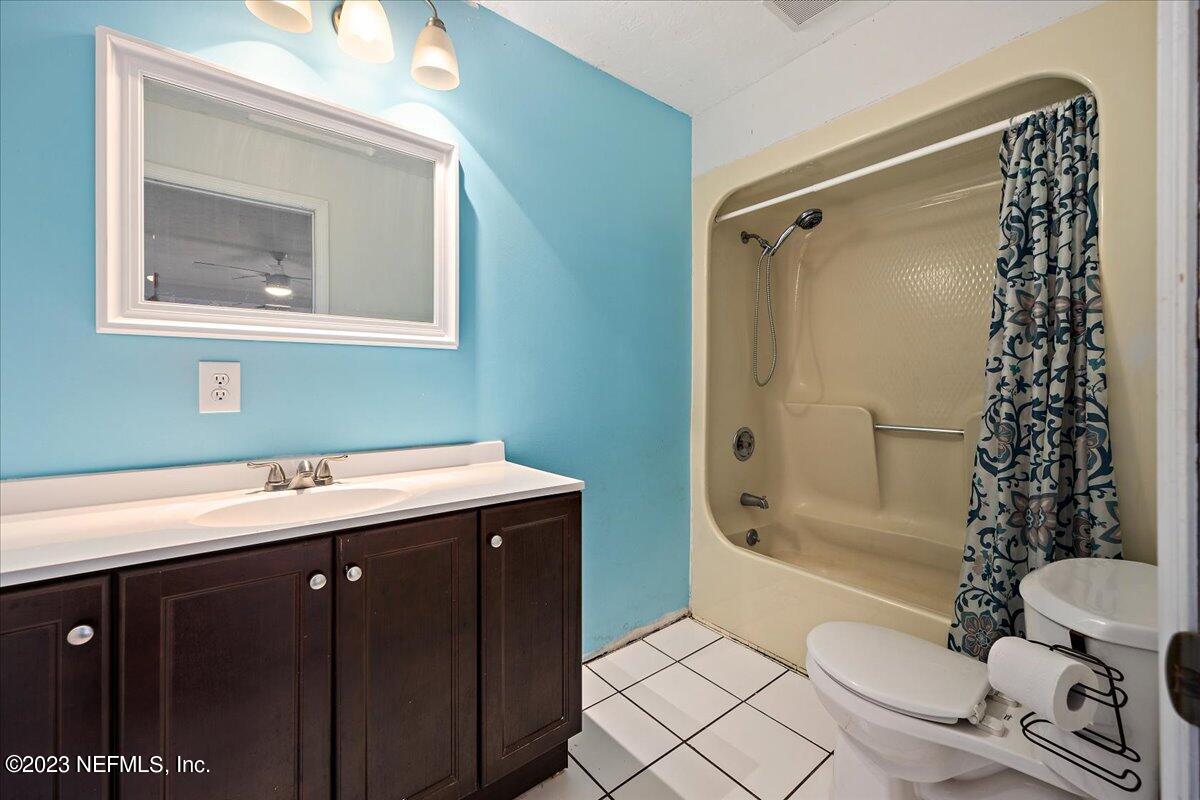 12116 Old Plank Road Jacksonville, FL 32220 - Photo 19 of 36 18-Primary Bathroom