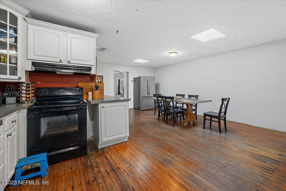 12116 Old Plank Road Jacksonville, FL 32220 - Photo 9 of 36 08-Kitchen & Breakfast Dining