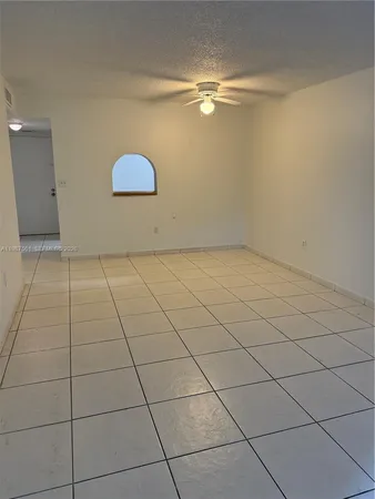 $1,950 | 5755 West 20th Avenue, Unit 201, Hialeah, FL 33012