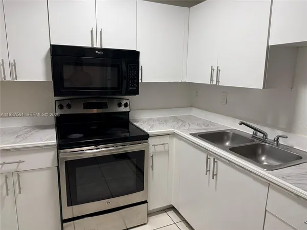 $1,950 | 5755 West 20th Avenue, Unit 201, Hialeah, FL 33012