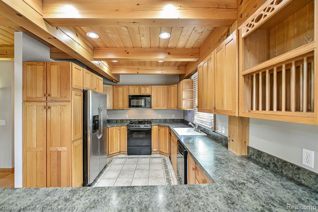 1550 Dutcher Road Howell, MI 48843 - Photo 18 of 77