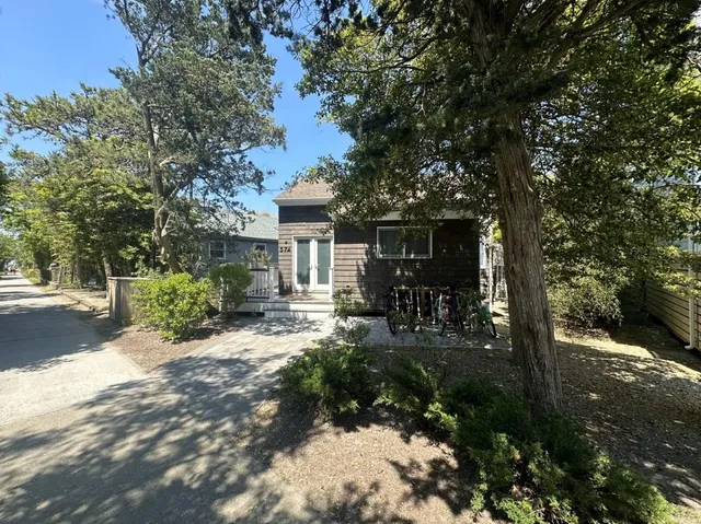 a view of a house with backyard and sitting area