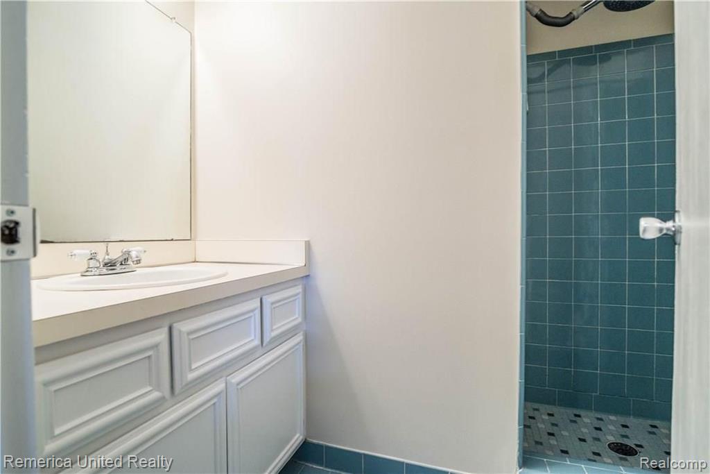 2105 Warrington Road Rochester Hills, MI 48307 - Photo 29 of 36
