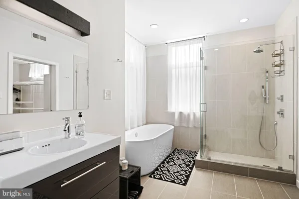 $3,600 | 842 North Leithgow Street, Philadelphia, PA 19123