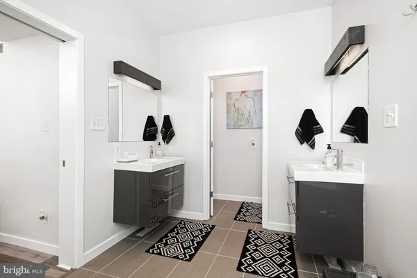 $3,600 | 842 North Leithgow Street, Philadelphia, PA 19123