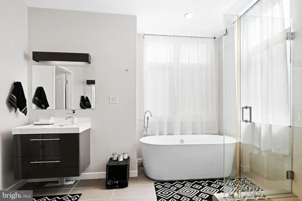 $3,600 | 842 North Leithgow Street, Philadelphia, PA 19123