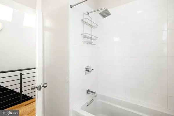 $3,600 | 842 North Leithgow Street, Philadelphia, PA 19123
