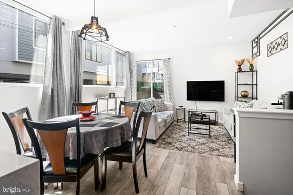 $3,600 | 842 North Leithgow Street, Philadelphia, PA 19123