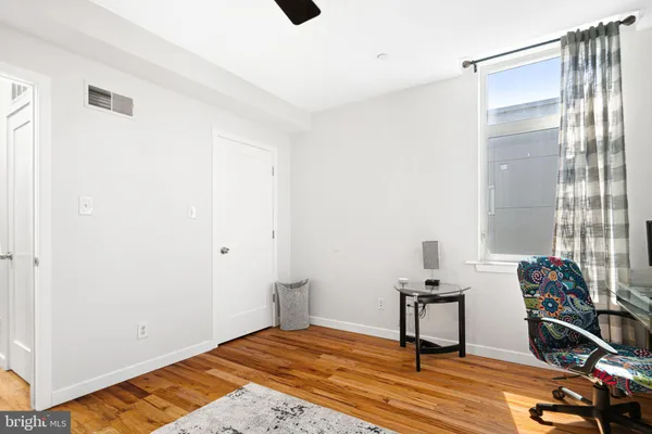 $3,600 | 842 North Leithgow Street, Philadelphia, PA 19123