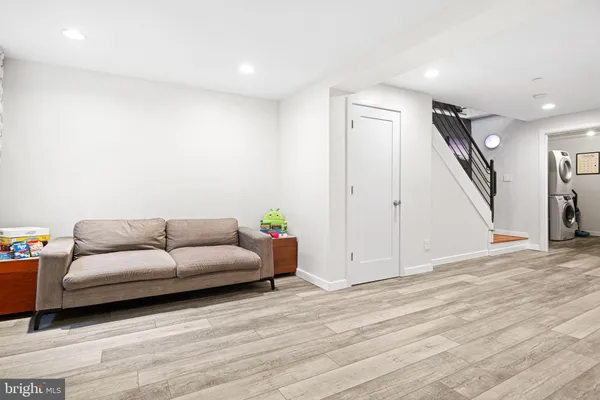 $3,600 | 842 North Leithgow Street, Philadelphia, PA 19123