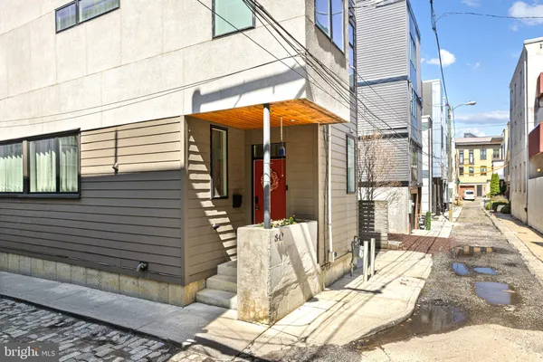 $3,600 | 842 North Leithgow Street, Philadelphia, PA 19123