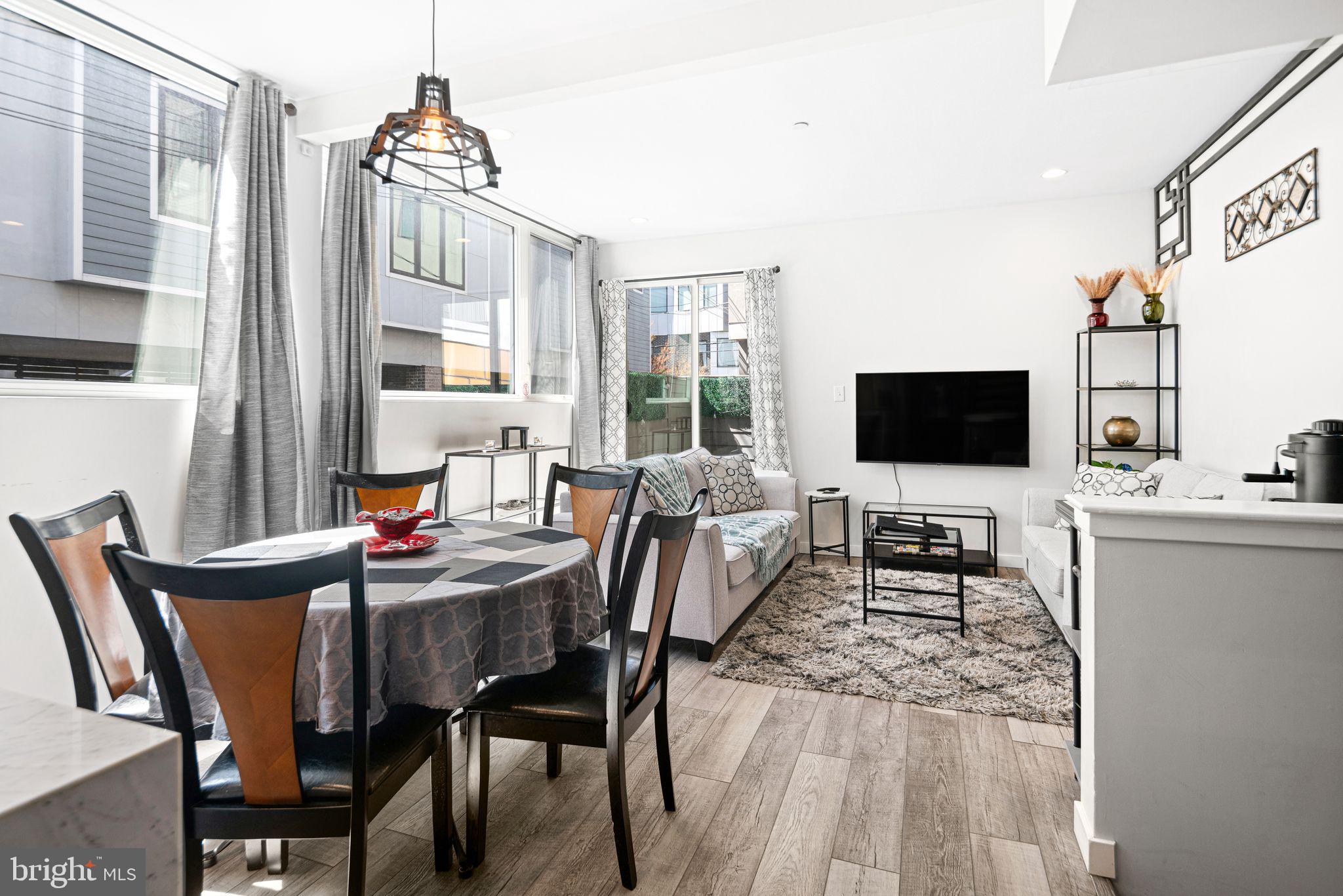 842 North Leithgow Street Philadelphia, PA 19123 - Photo 3 of 28