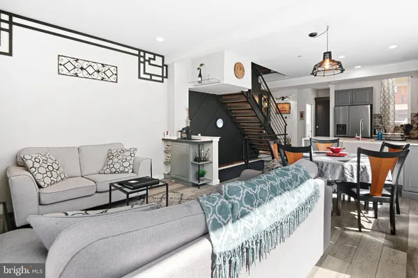 $3,600 | 842 North Leithgow Street, Philadelphia, PA 19123