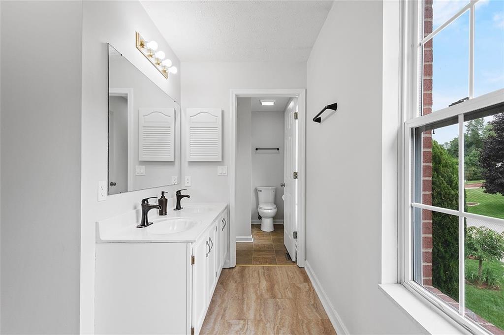 482 Shelbourne Drive Pittsburgh, PA 15239 - Photo 30 of 49 a bathroom with a sink a mirror and a bathtub