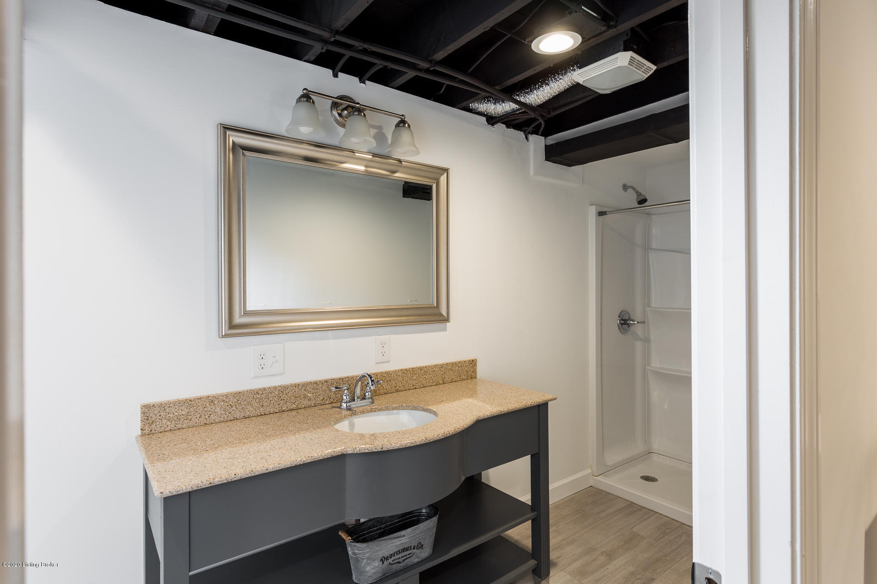 2522 Alanmede Road Louisville, KY 40205 - Photo 25 of 35 Full Bathroom 2