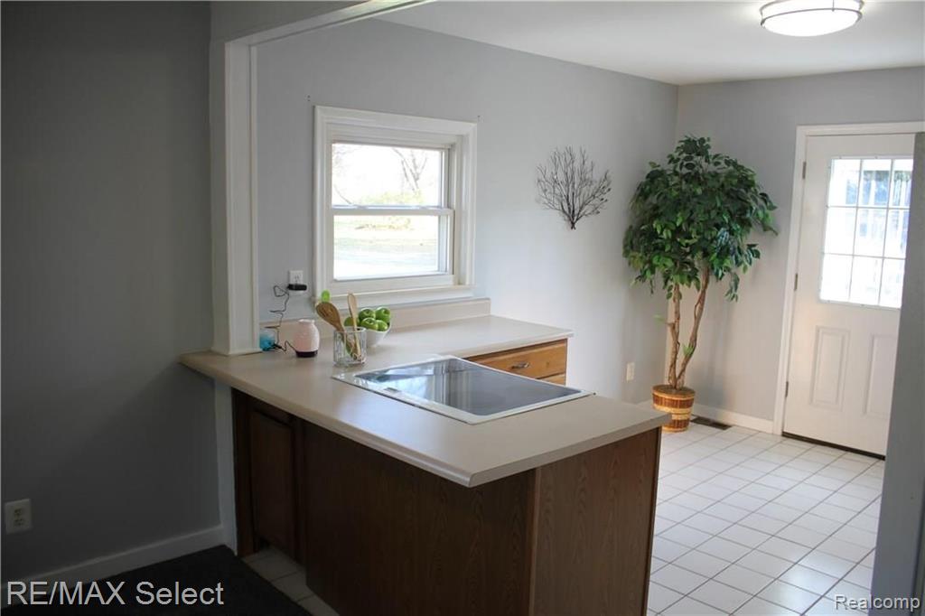 2351 South Long Lake Road Fenton, MI 48430 - Photo 8 of 21