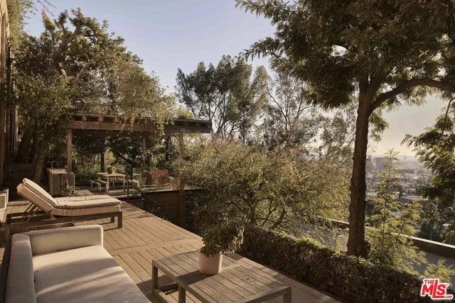 a view of a dinning tables and chairs in patio