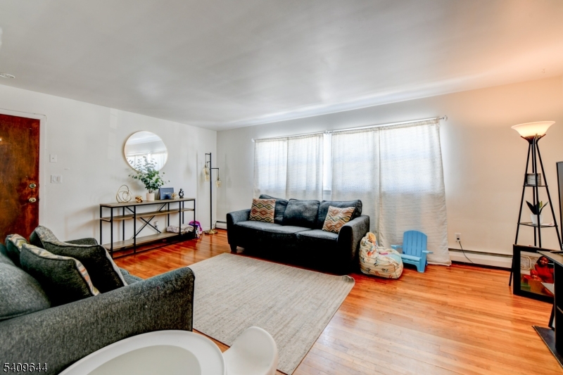 832 Dewey Street Union, NJ 07083 - Photo 4 of 26