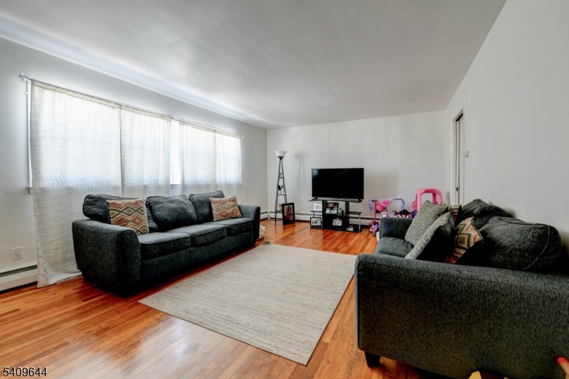 832 Dewey Street Union, NJ 07083 - Photo 5 of 26