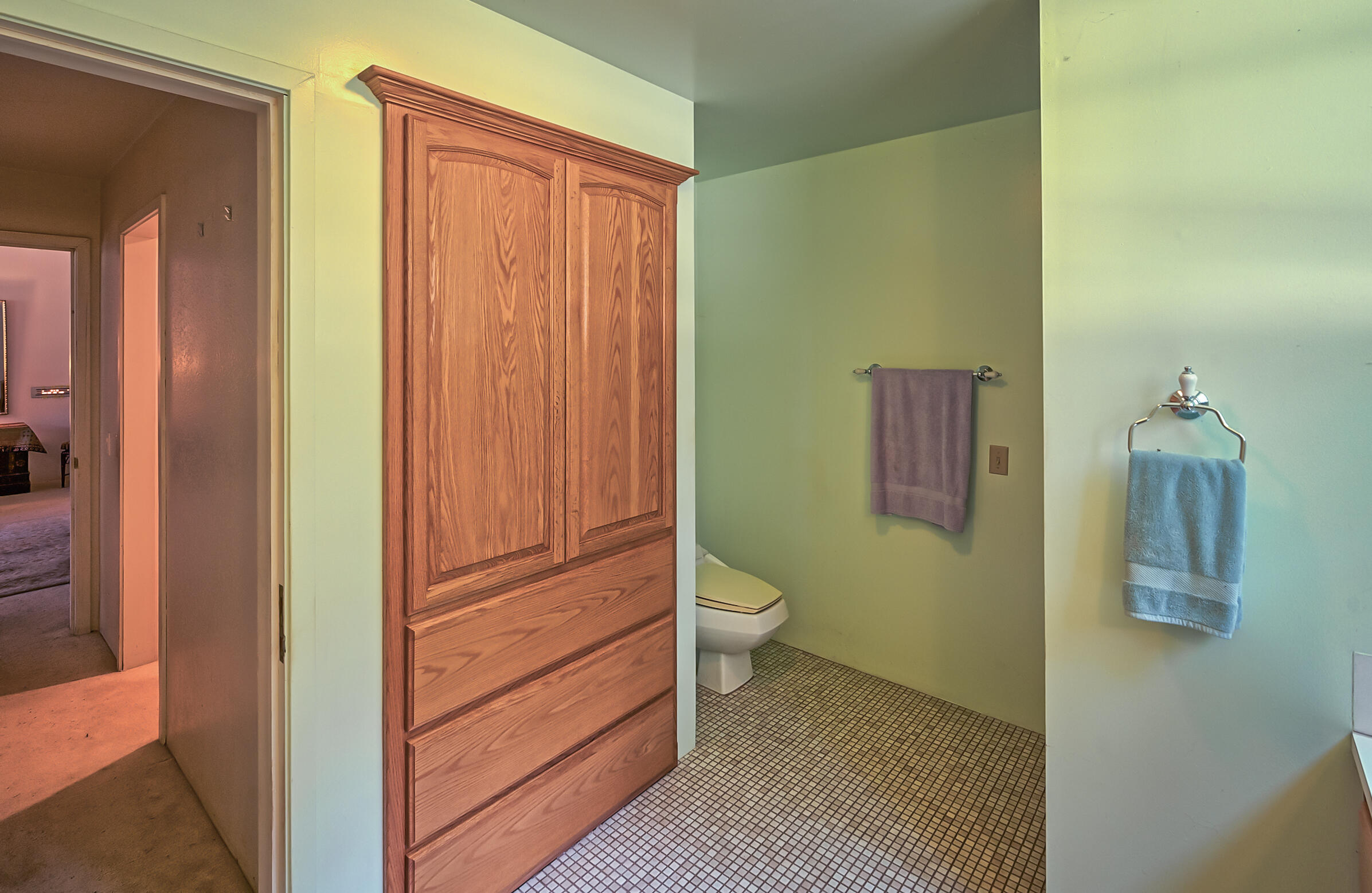 29230 Fenders Ferry Road Bella Vista, CA 96008 - Photo 26 of 60 a bathroom with a toilet